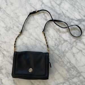 Black leather Tory Burch bag with adjustable leather and gold chain strap